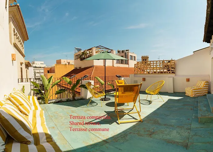 Apartment With Exceptional Charm In Historic Center Of Alicante